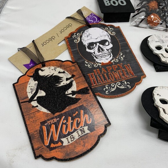 Halloween Decor Lot Skulls Witch Spiders Spooky Party - Picture 2 of 5